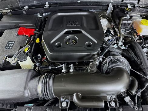 Used 2025 Jeep Wrangler Sport image 31