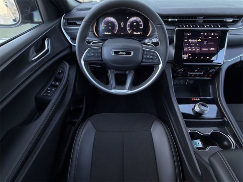 New 2025 Jeep Grand Cherokee L Altitude image 11