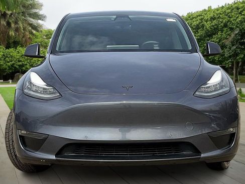 Used 2021 Tesla Model Y Long Range image 2