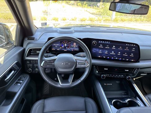 Used 2026 Chevrolet Tahoe Z71 AWD/4WD image 14