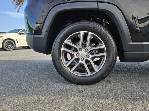 Used 2018 Jeep Compass Latitude w/ Popular Equipment Group image 18