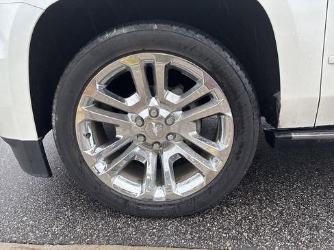 Used 2019 Chevrolet Suburban Premier w/ Premier Plus Edition image 60