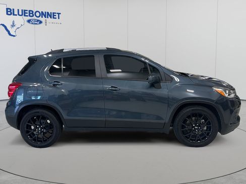 Used 2021 Chevrolet Trax LT w/ Sport Edition FWD image 4