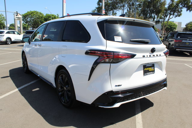 Certified 2026 Toyota Sienna XSE FWD image 14