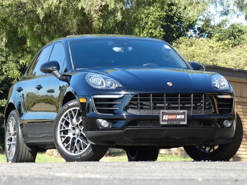 Used 2018 Porsche Macan Sport Edition image 3