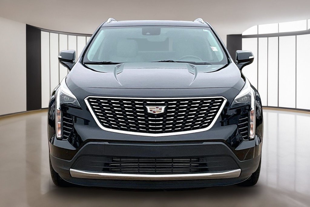 Used 2023 Cadillac XT4 Premium Luxury w/ Enhanced Visibility Package FWD image 3