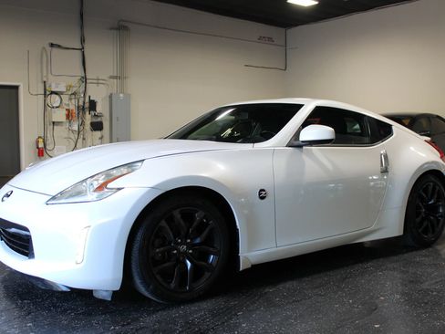 Used 2015 Nissan 370Z Coupe w/ Aerodynamics Package RWD image 7