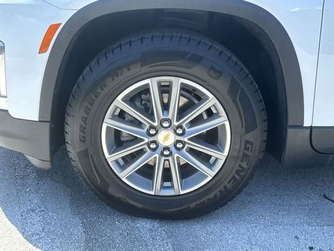 Used 2023 Chevrolet Traverse LT FWD image 10