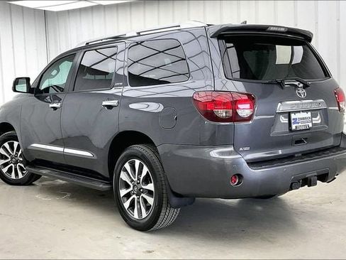 Used 2018 Toyota Sequoia Limited w/ Safety & Convenience Package image 11