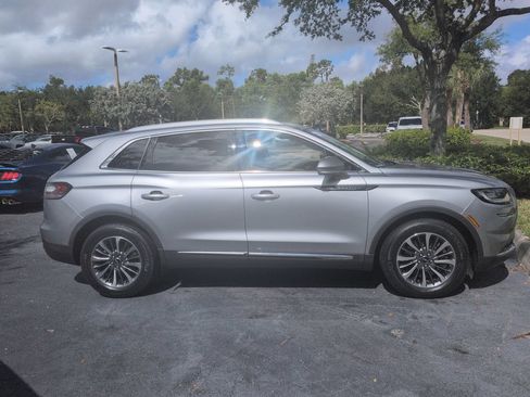 Used 2021 Lincoln Nautilus FWD w/ Equipment Group 101A image 3