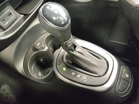 Used 2016 FIAT 500L Trekking image 26