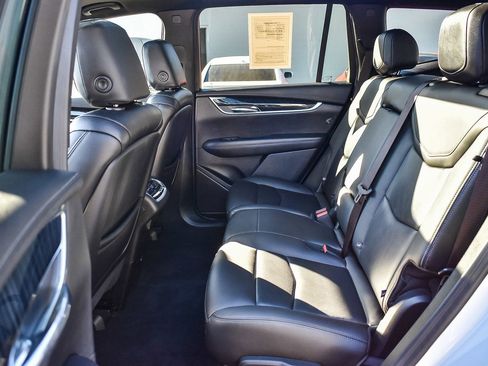 Used 2022 Cadillac XT6 Premium Luxury image 18