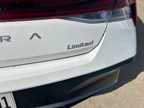 Used 2025 Hyundai Elantra Limited FWD image 11