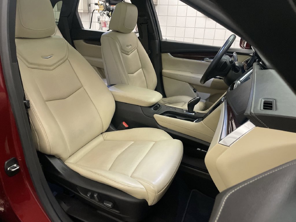 Used 2017 Cadillac XT5 Luxury w/ Driver Awareness Package FWD image 22