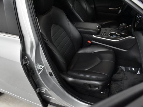 Used 2023 Toyota Highlander XLE image 15