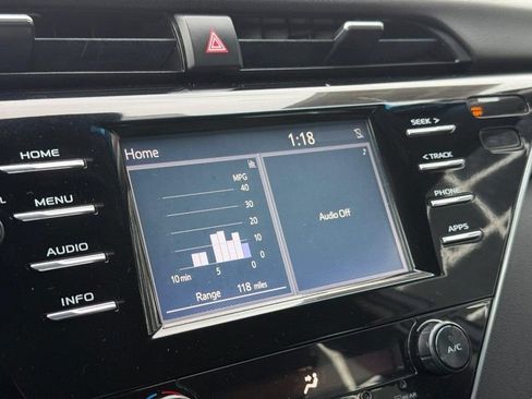 Used 2018 Toyota Camry SE FWD image 23