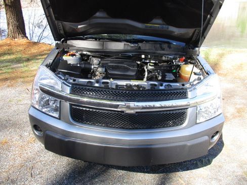 Used 2005 Chevrolet Equinox LT w/ Preferred Equipment Group image 7