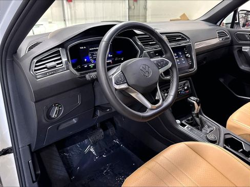 Used 2023 Volkswagen Tiguan SE w/ Panoramic Sunroof Package AWD/4WD image 20