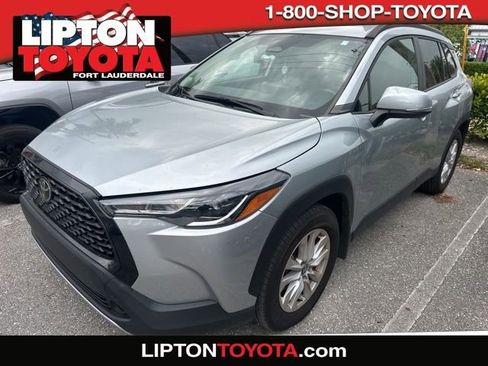 Used 2024 Toyota Corolla Cross LE FWD image 1