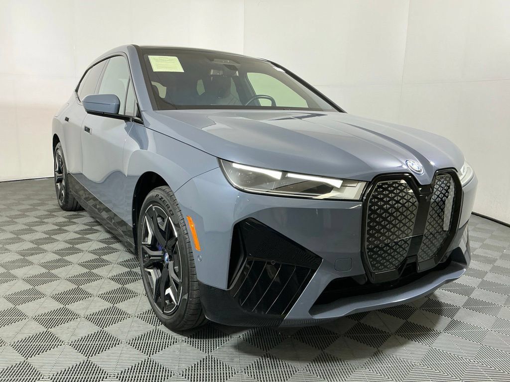 Certified 2024 BMW iX xDrive50 w/ Premium Package AWD/4WD image 4
