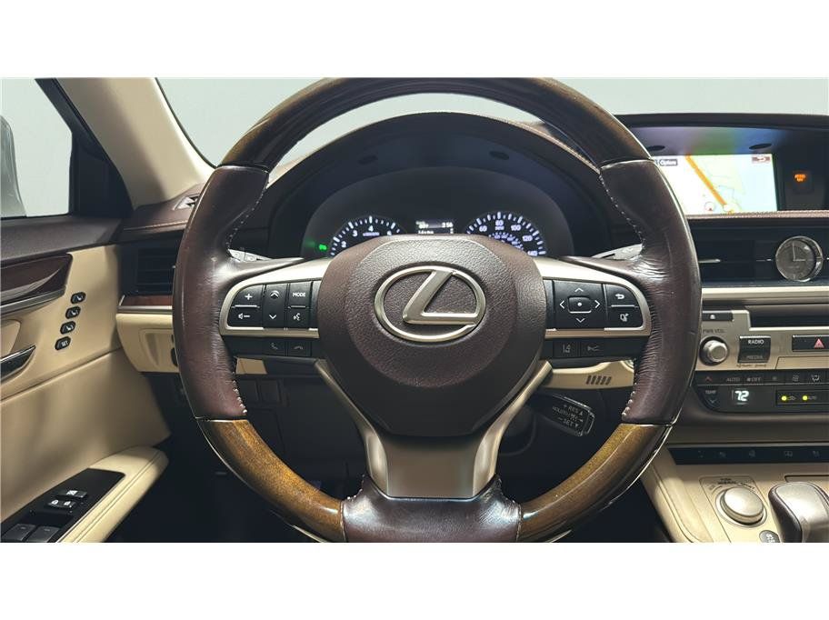 Used 2016 Lexus ES 350 w/ Luxury Package w/Wood Trim FWD image 32