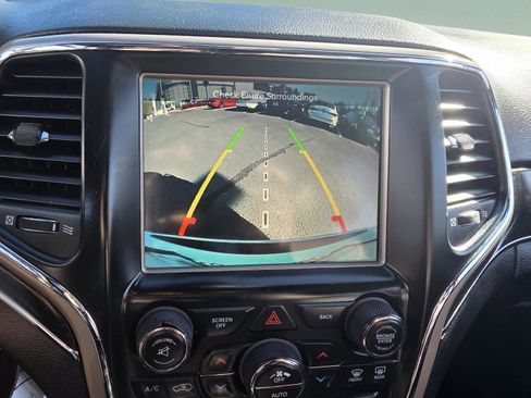 Used 2017 Jeep Grand Cherokee Limited image 16