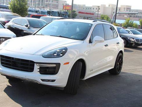 Used 2018 Porsche Cayenne GTS AWD/4WD image 4