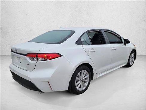 Used 2025 Toyota Corolla LE image 5
