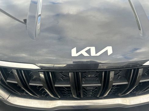 Used 2024 Kia Carnival LX image 22