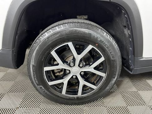 Used 2024 Jeep Grand Cherokee Limited AWD/4WD image 12