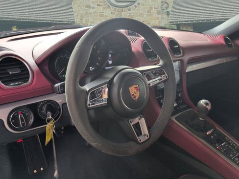 Used 2021 Porsche 718 Boxster Spyder RWD image 7