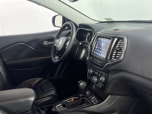 Certified 2022 Jeep Cherokee Trailhawk w/ Technology Group B image 30