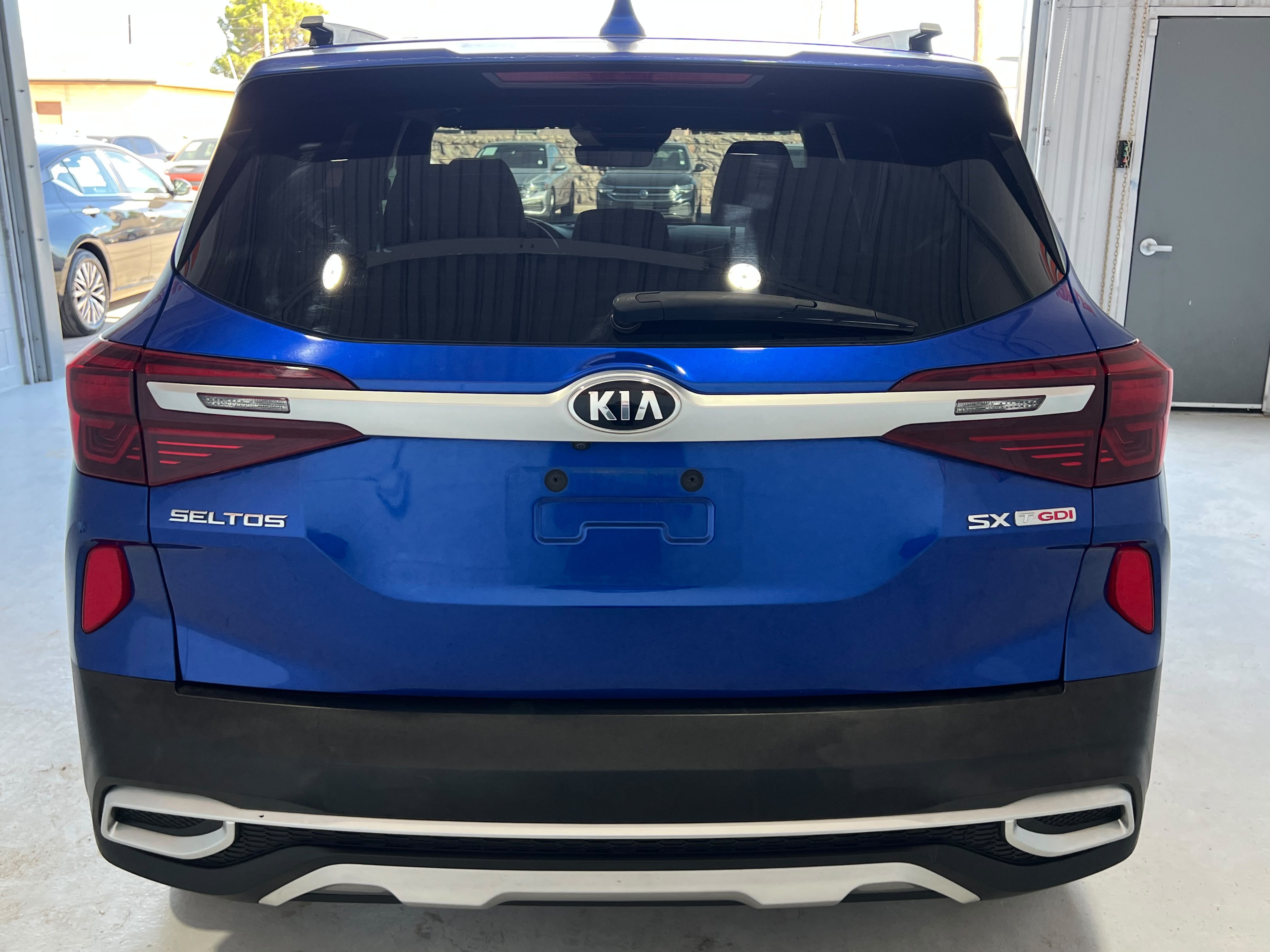 Used 2021 Kia Seltos SX w/ SX Sunroof Package AWD/4WD image 4
