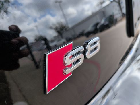Used 2015 Audi S8 image 22