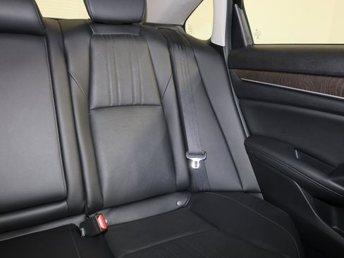 Used 2021 Honda Accord Touring image 14