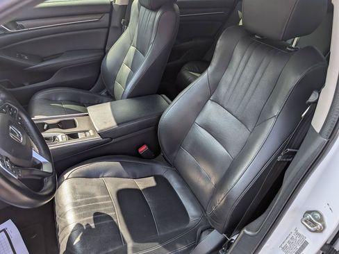 Used 2018 Honda Accord Touring image 6