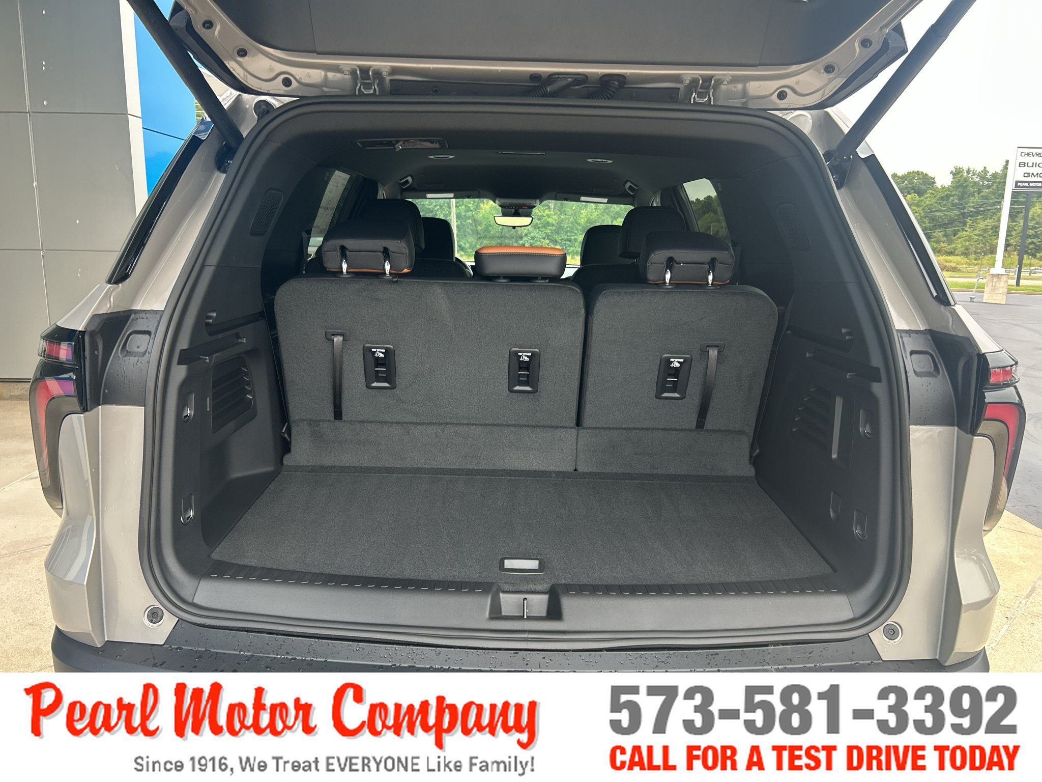 New 2027 Chevrolet Traverse Z71 w/ Enhanced Driving Package AWD/4WD image 25
