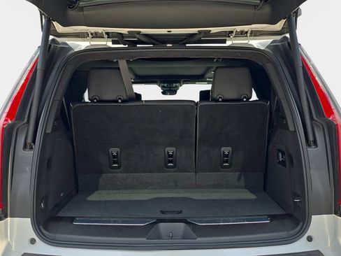Used 2022 Cadillac Escalade Sport Platinum w/ LPO, ONYX Package AWD/4WD image 18