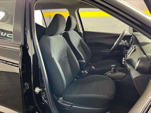 Used 2022 Nissan Kicks S image 9