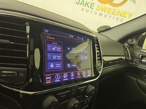 Used 2019 Jeep Grand Cherokee Overland AWD/4WD image 29