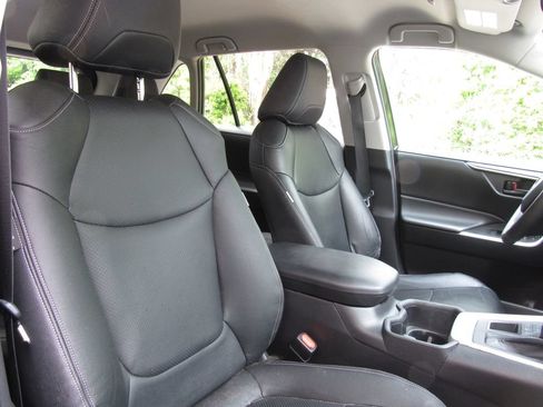Used 2023 Toyota RAV4 LE AWD/4WD image 19