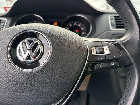 Used 2017 Volkswagen Jetta SE image 35
