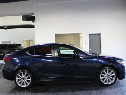 Used 2017 MAZDA MAZDA3 Touring FWD image 2