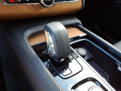 Used 2025 Volvo XC90 T8 Plus w/ Protection Package Premier image 24