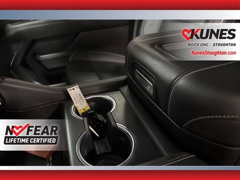 Used 2023 Chevrolet Suburban Premier image 29