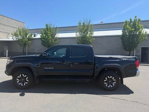 Used 2017 Toyota Tacoma TRD Off-Road AWD/4WD image 1