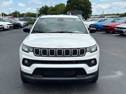 Used 2024 Jeep Compass Latitude AWD/4WD image 8
