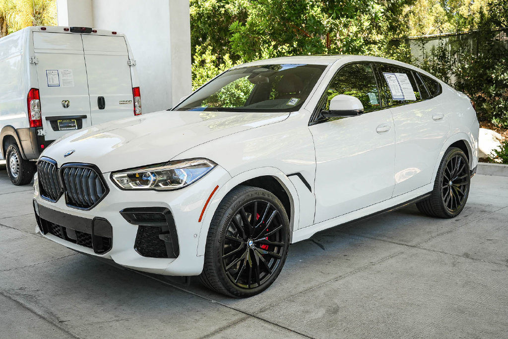 Used 2022 BMW X6 M50i w/ Executive Package AWD/4WD image 3
