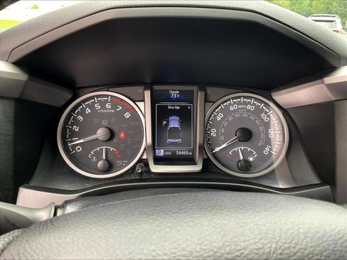 Used 2022 Toyota Tacoma SR5 w/ Technology Package RWD image 16