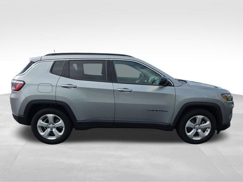 Used 2022 Jeep Compass Latitude w/ Sun and Sound Group FWD image 7
